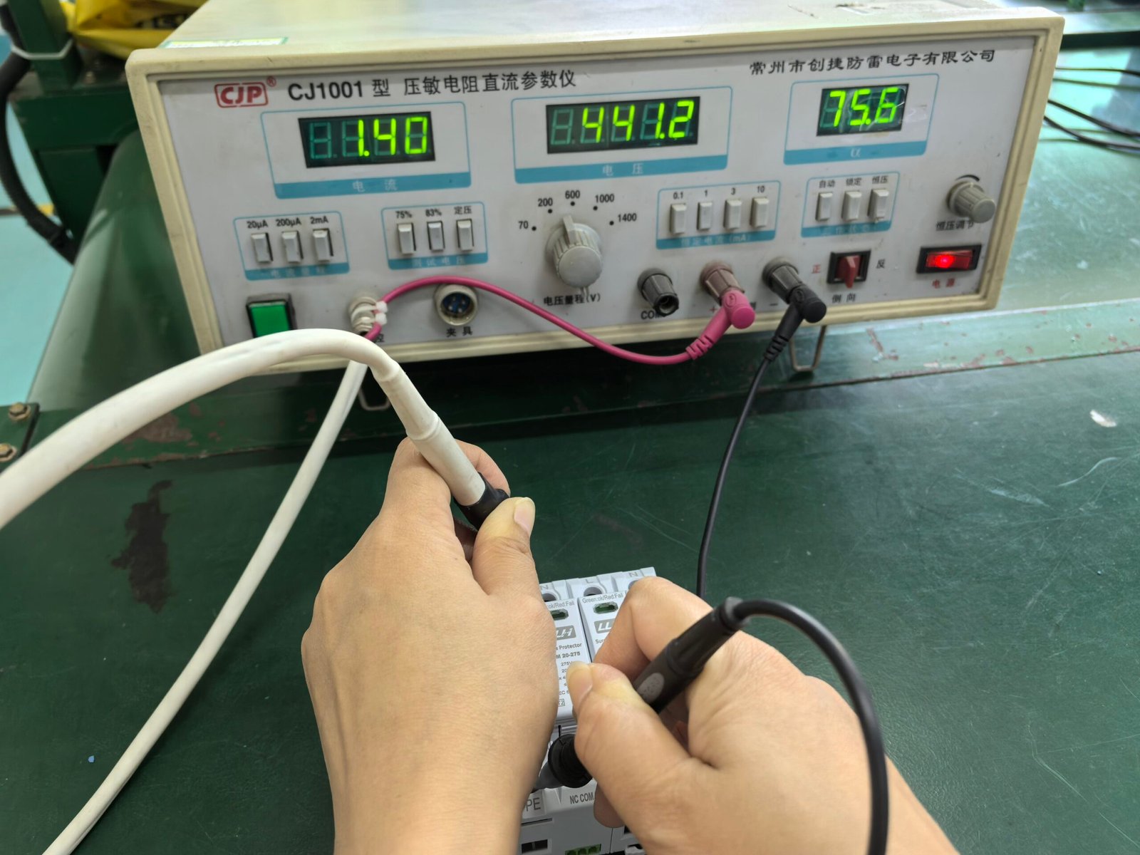 Best Industrial Surge Protector T2 2P 3P 4P 60kA 220V 500V 1000V AC/DC SPD Surge Protection Device - Image 10